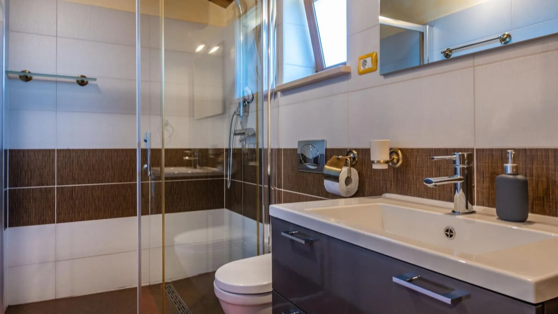 Apartment Villa Vela Vrata, A Tranquil And Luxurious Pool Villa Gradisce