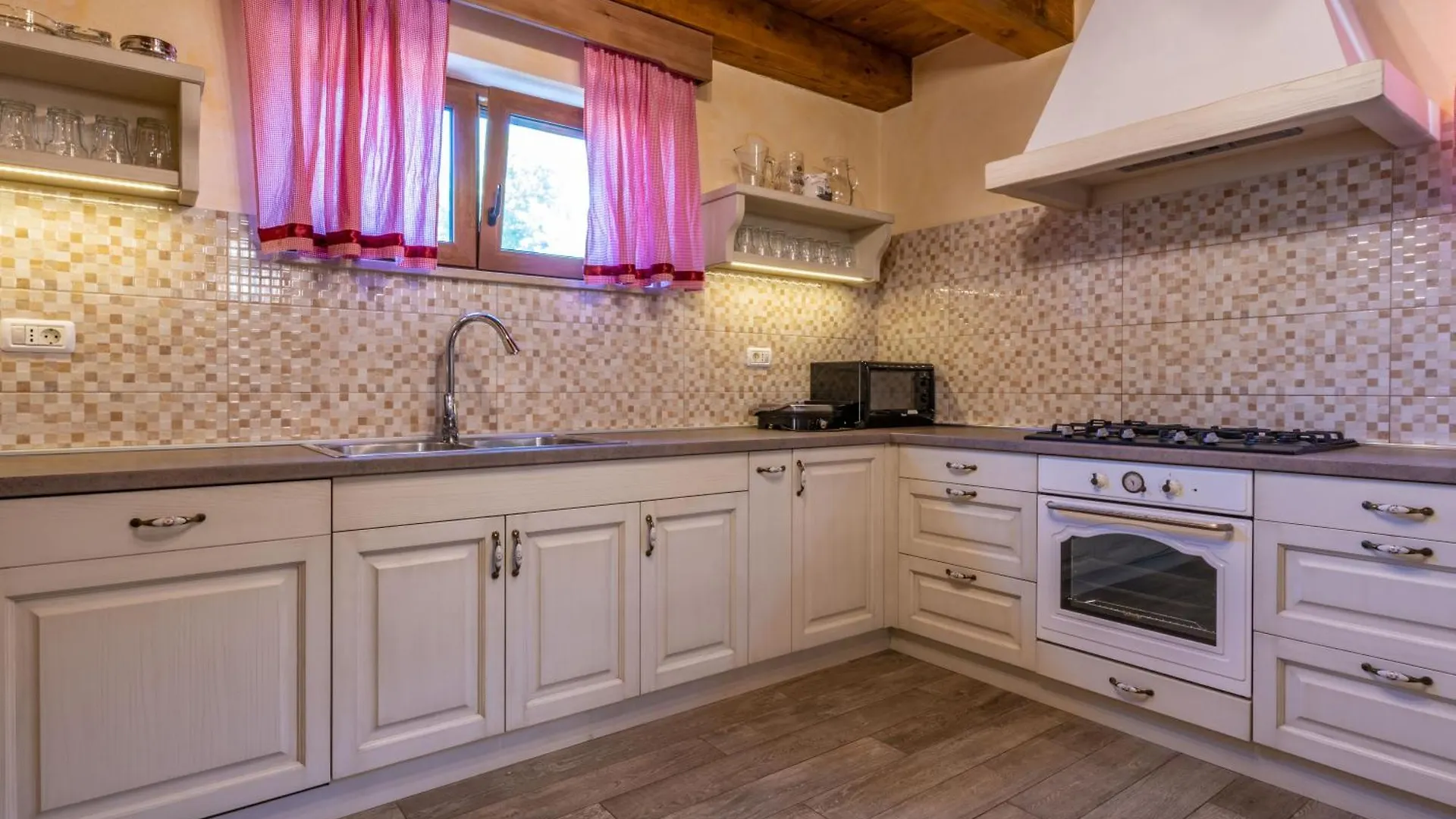 Villa Vela Vrata, A Tranquil And Luxurious Pool Villa Gradisce Apartment